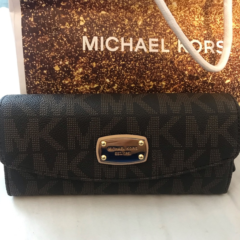 Micheal Kors wallet new!
